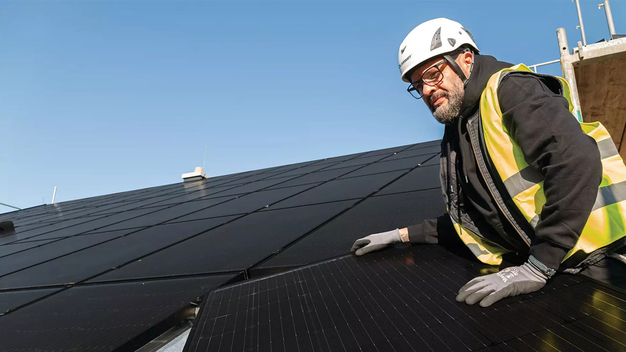 تعمیر تجهیزات نیروگاه خورشیدی